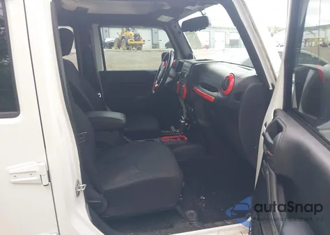 2014 Jeep Wrangler Unlimited Sport z USA, uszkodzony, nr VIN 1C4BJWDG9EL135077